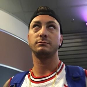 Meet your Posher, Victor